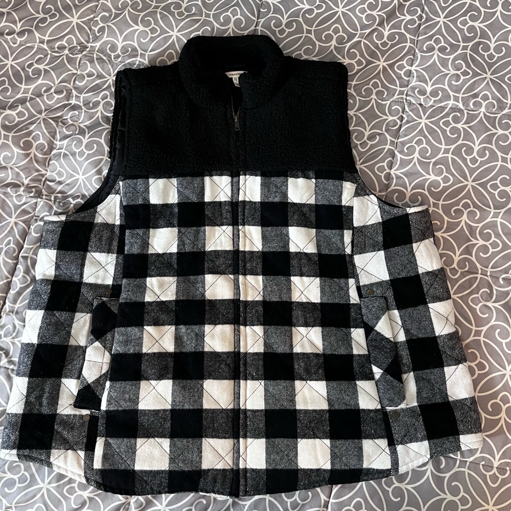 Black and White Checkered Quilted Vest with pockets. Great condition!